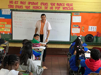 Clase en el Aula Sede Las Golondrinas